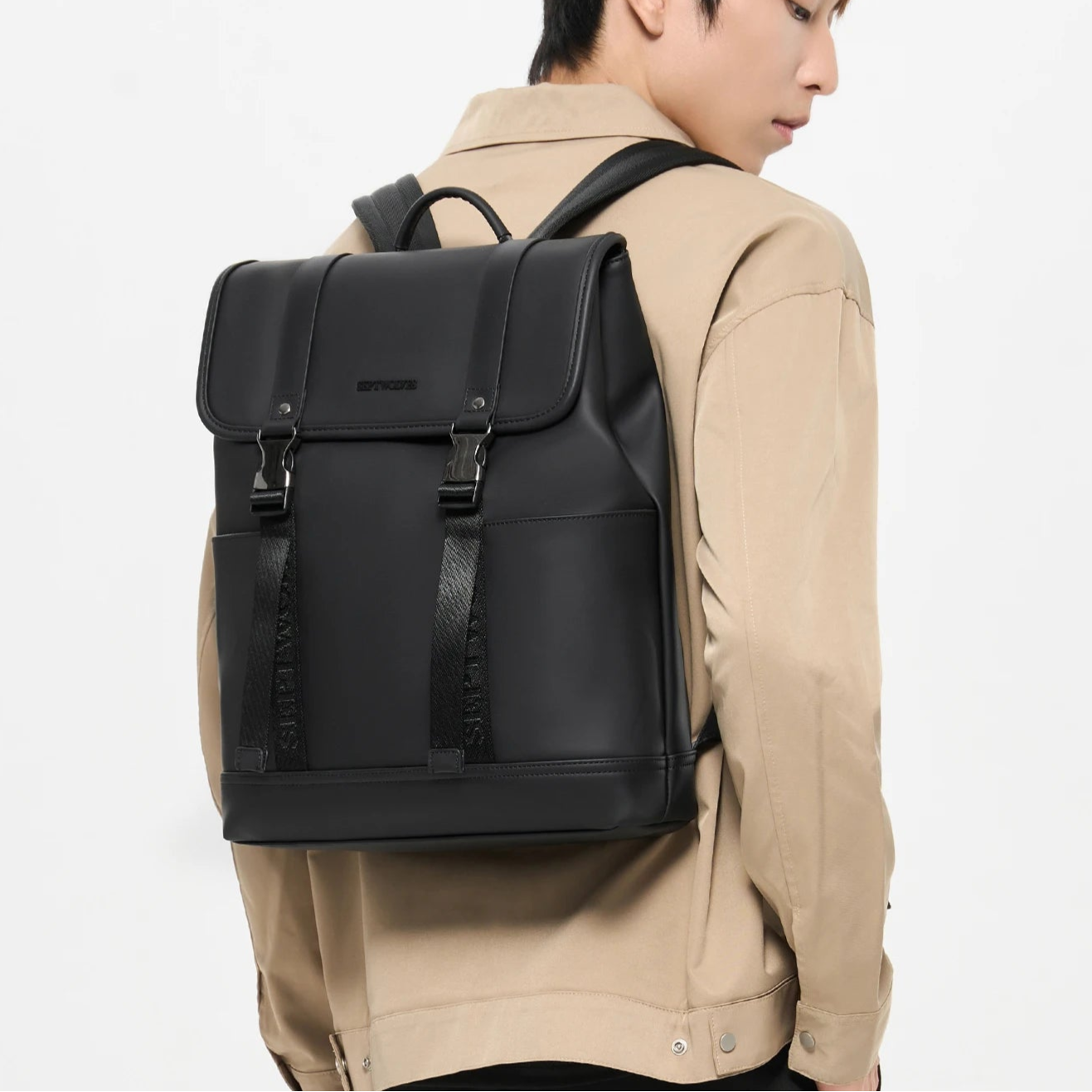 DAEHYUN RUCKSACK AUS LEDER
