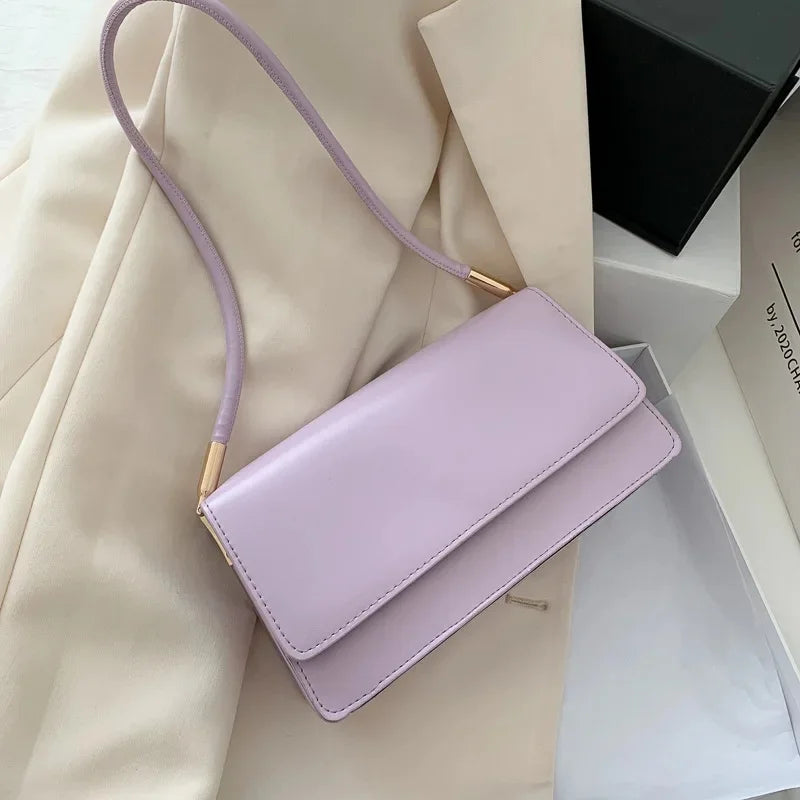 LIVIA UMHÄNGETASCHE – SHOULDER BAG MIT GOLDKETTE IN LILA, BEIGE & SCHWARZ