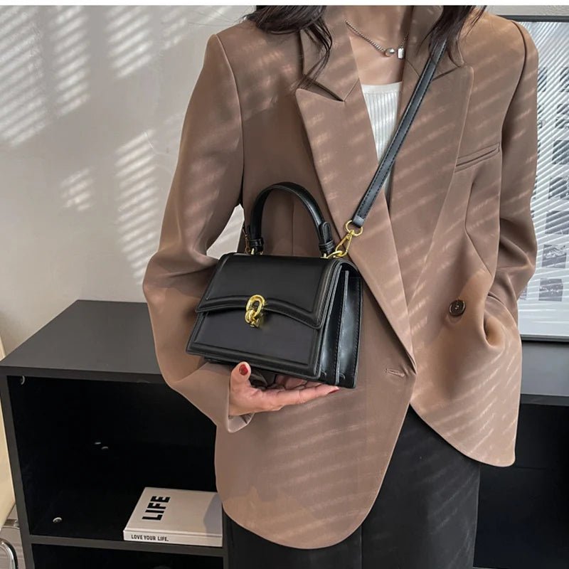 VERA LEDERTASCHE – KOMPAKTE UMHÄNGETASCHE MIT SCHNALLE & RETRO-CHARME