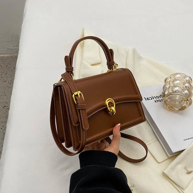 VERA LEDERTASCHE – KOMPAKTE UMHÄNGETASCHE MIT SCHNALLE & RETRO-CHARME