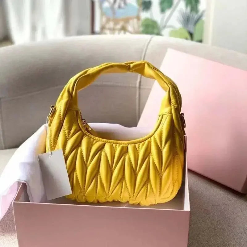 ARIELA PU LEDER SCHULTERTASCHE MIT TREND-STEPPUNG