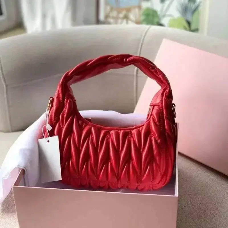 ARIELA PU LEDER SCHULTERTASCHE MIT TREND-STEPPUNG