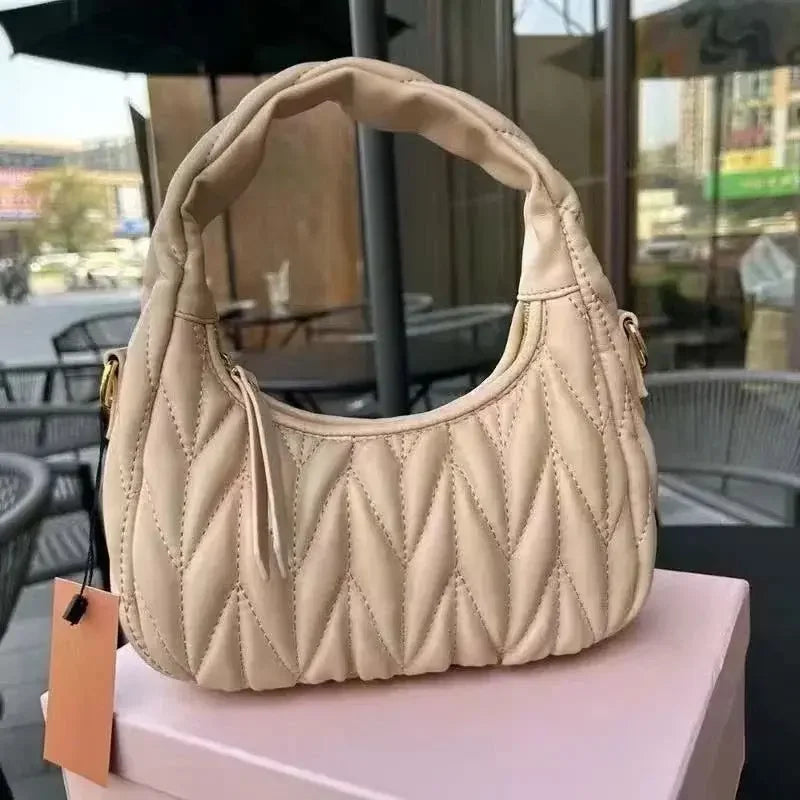 ARIELA PU LEDER SCHULTERTASCHE MIT TREND-STEPPUNG