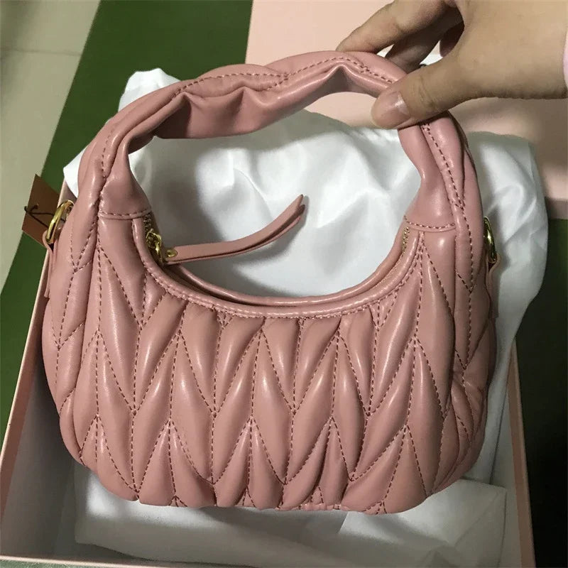 ARIELA PU LEDER SCHULTERTASCHE MIT TREND-STEPPUNG