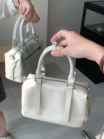 ELENIA MINI SCHULTERTASCHE – ELEGANTER LOOK MIT KETTENRIEMEN