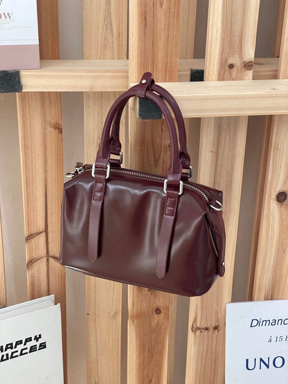 ELENIA MINI SCHULTERTASCHE – ELEGANTER LOOK MIT KETTENRIEMEN