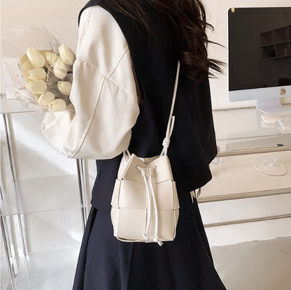 ANIKADEL BEUTELTASCHE – KOMPAKTER LEDER-BEUTEL MIT ZUGBAND & CROSSBODY-RIEMEN