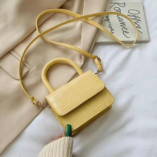 VANORA MINI UMHÄNGETASCHE – STYLISCHE BAG MIT GRIFF & RIEMEN