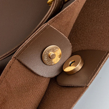 MAELI SCHULTERTASCHE – KLASSISCHE SHOPPER BAG MIT GOLDDETAILS