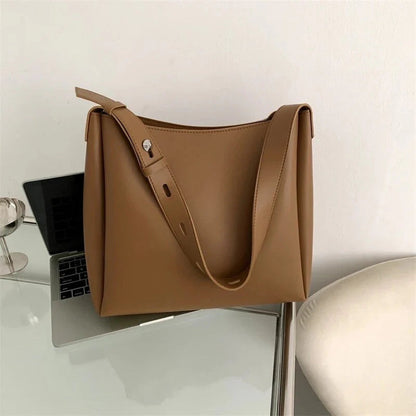 BELLA SCHULTERTASCHE – MINIMALISTISCHE VEGANE TASCHE MIT STRUKTUR & STYLE
