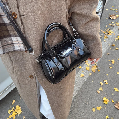 AMÉLIE TRANSPARENTE UMHÄNGETASCHE MIT HOCHGLANZ-EFFEKT