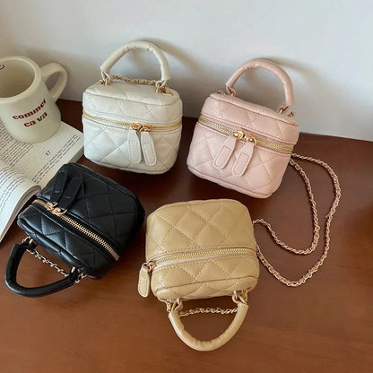 MAÉLYS MINI UMHÄNGETASCHE – ELEGANTE BOX-BAG MIT KETTE & GRIFF