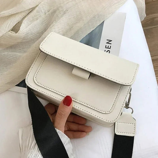 NOELY UMHÄNGETASCHE – KOMPAKTE FLAP-BAG MIT SCHULTERGURT