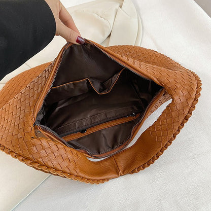 LAILA SCHULTERTASCHE – GEFLOCHTENE HOBOTASCHE AUS PU-LEDER