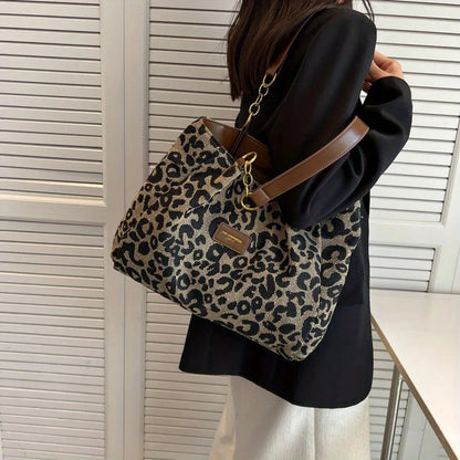 LEONORA LEO-SHOULDERBAG – STATEMENT-SCHULTERTASCHE MIT GOLDCHAIN