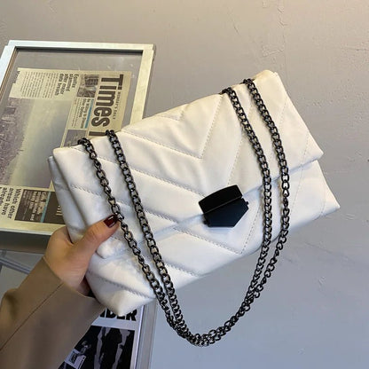 LILLIANA KETTENTASCHE – KOMPAKTE UMHÄNGETASCHE MIT CHAIN-STRAP & POLSTERUNG