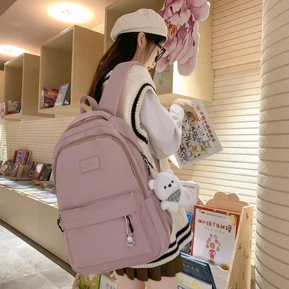 TESSA RUCKSACK – WASSERDICHTER COLLEGE-RUCKSACK MIT TEDDY-CHARM