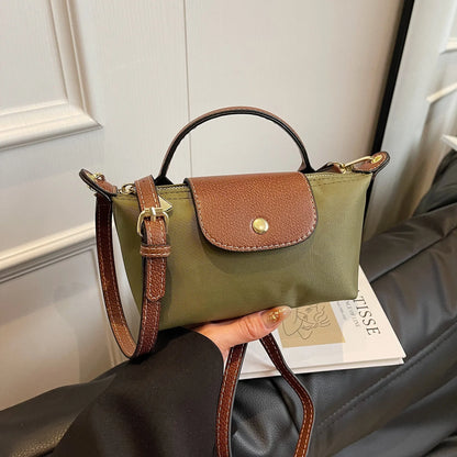 AYELIN MINI UMHÄNGETASCHE MIT KONTRASTDECKEL & RIEMEN