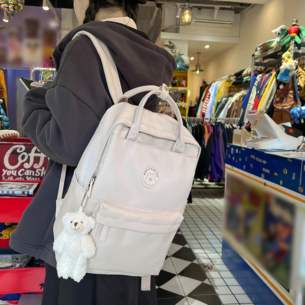 MAELI SCHULRUCKSACK – GROßES FASSUNGSVOLUMEN MIT PLÜSCHANHÄNGER