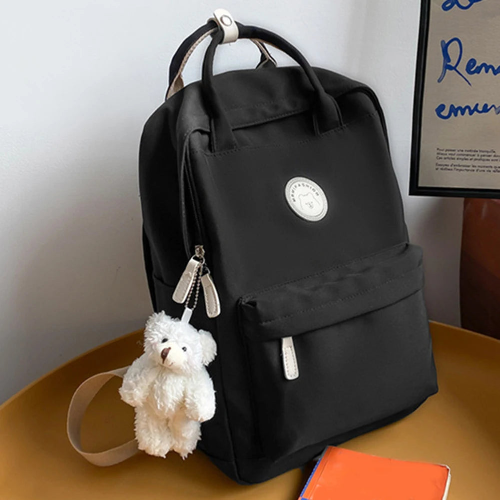 MAELI SCHULRUCKSACK – GROßES FASSUNGSVOLUMEN MIT PLÜSCHANHÄNGER