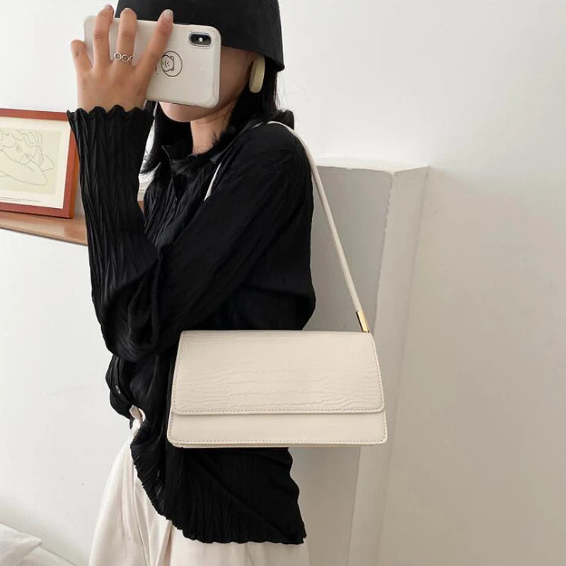 ELORINE BAGUETTE-HANDTASCHE