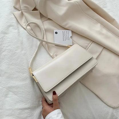 LIVIA UMHÄNGETASCHE – SHOULDER BAG MIT GOLDKETTE IN LILA, BEIGE & SCHWARZ